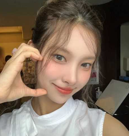 ILLIT ユナ整形疑惑！幼少期写真で徹底検証した驚きの結果