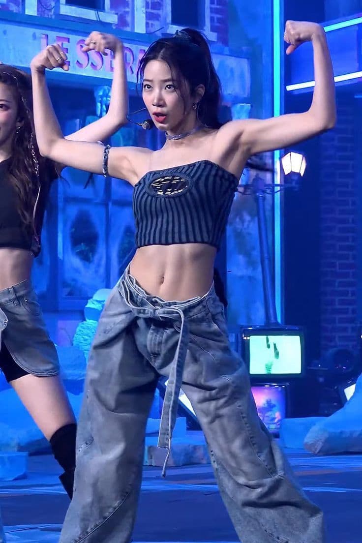 【2026年最新版】カズハのような美腹筋に！自宅でできる簡単トレーニング方法を徹底解説